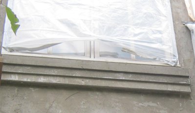 4 of the windows have a 3 step sill